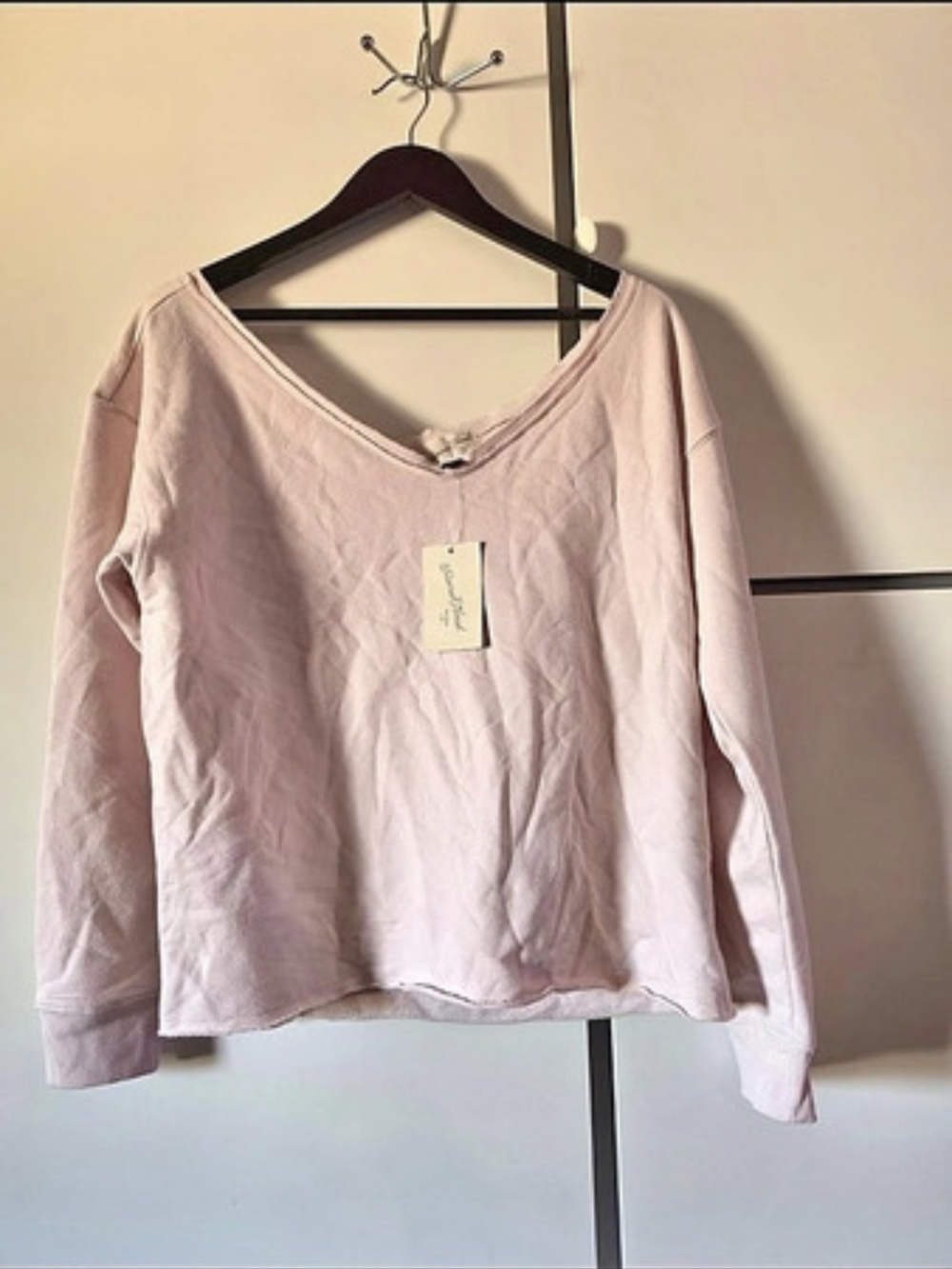 Universal Thread Women's V-Neck Sweatshirt Pink
